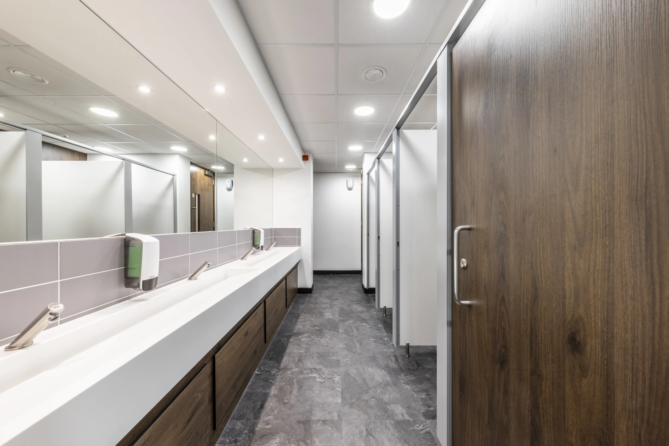 PARKLAINE Infineum toilets and showers 1 G8 A7606 HDR low res